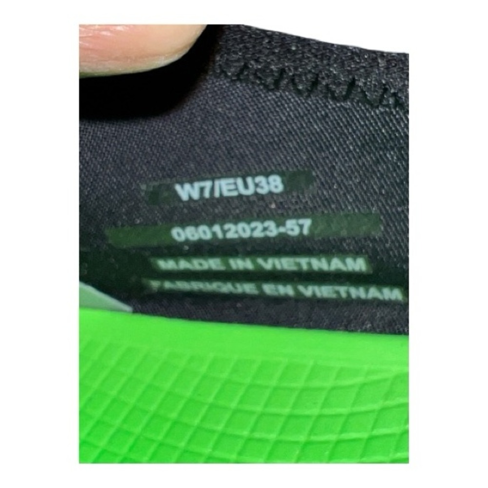OOFOS  OOmg EEZE Black Slip-On Recovery Shoes - Picture 7 of 7